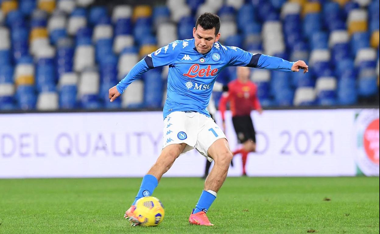 Lozano apenas pudo terminar el partido caminando ante la Juve y es seria duda. 