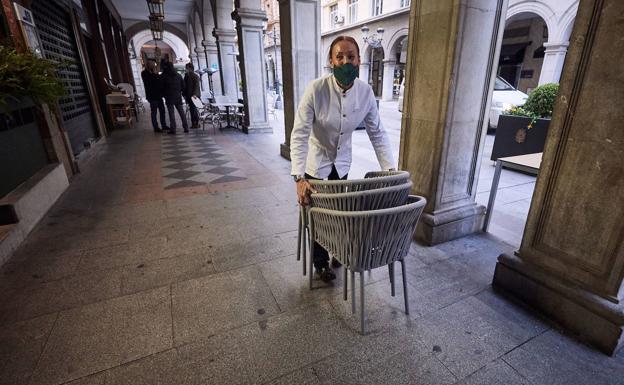 La Junta se pronuncia sobre una posible ampliación del horario de los bares en Andalucía