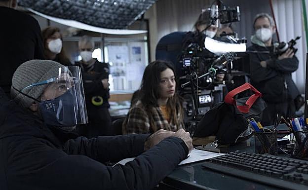 La actriz Anna Castillo en el rodaje de 'Girasoles silvestres', dirigida por Jaime Rosales.