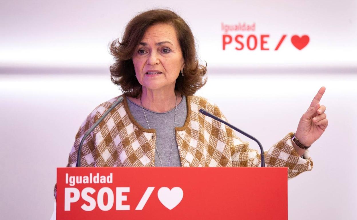 La vicepresidenta primera, Carmen Calvo, presentó el informe. 