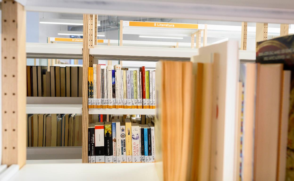 Cultura en Almería | Cultura reabre las bibliotecas y las salas de estudio con limitaciones de aforo y de horario