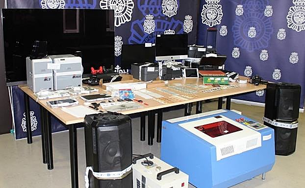 Cazado en Granada un experto timador con 44 identidades falsas para estafar en varios centros comerciales