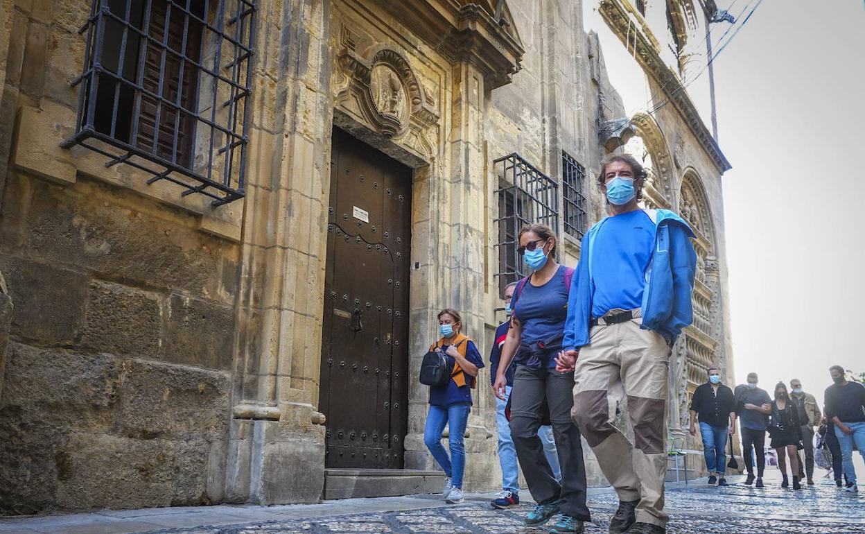 Turistas en la zona de la Catedral de Granada.