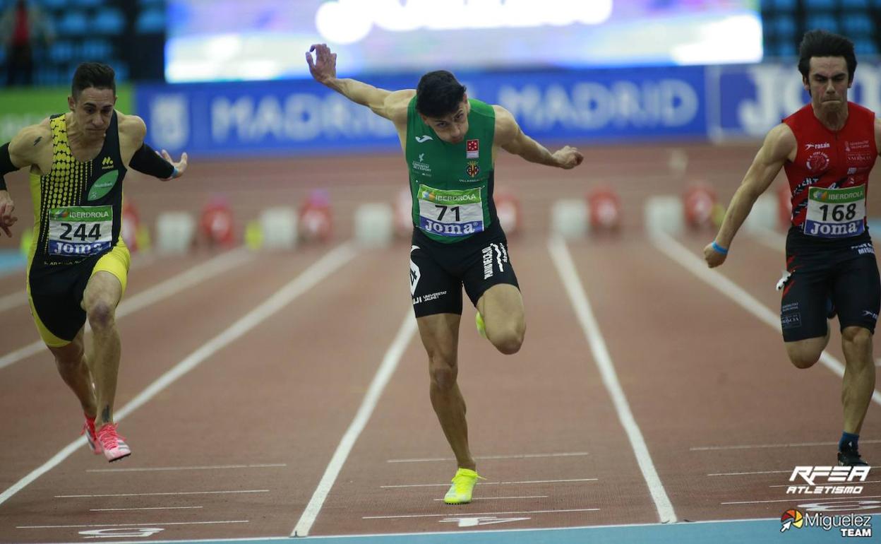 Dani Rodríguez se hace con la medalla de oro en la final de los 60 metros lisos. 