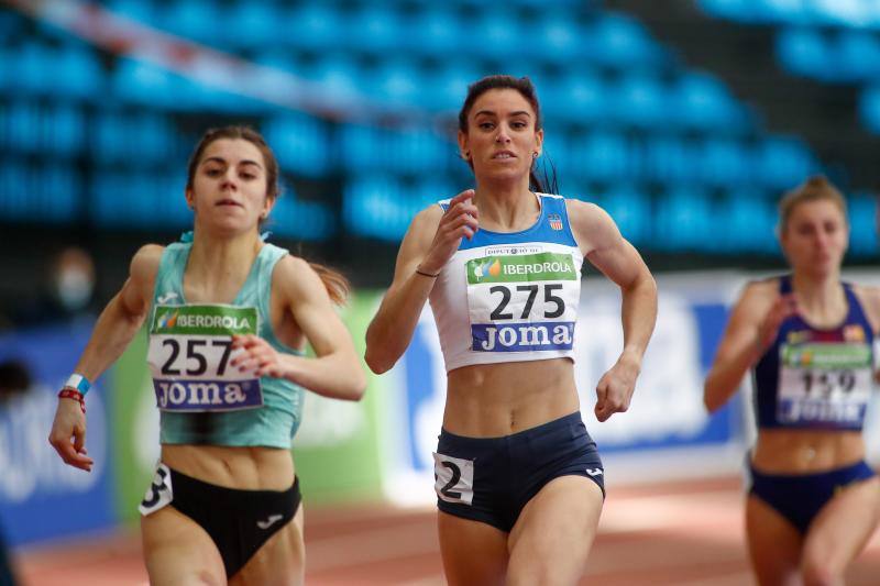 Laura Bueno apura una recta durante su semifinal. 