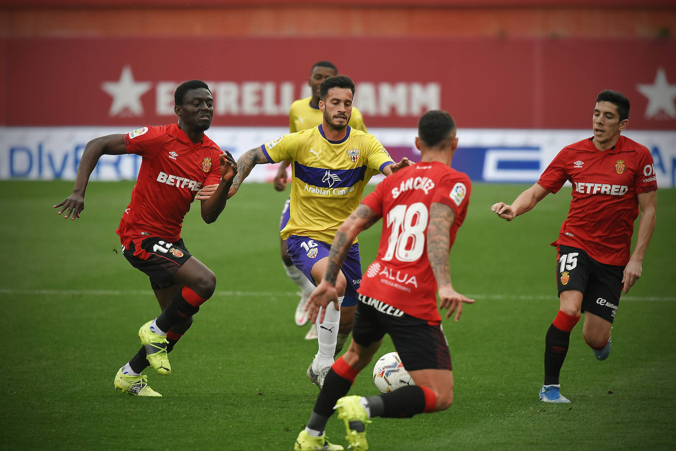 Fotos: Derrota de la UD Almería en el Visit Mallorca Estadi