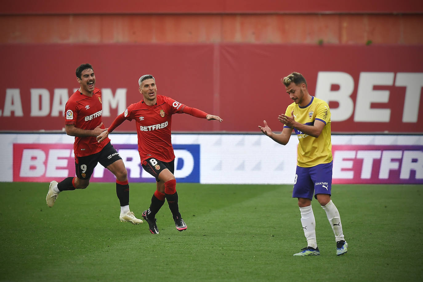Fotos: Derrota de la UD Almería en el Visit Mallorca Estadi