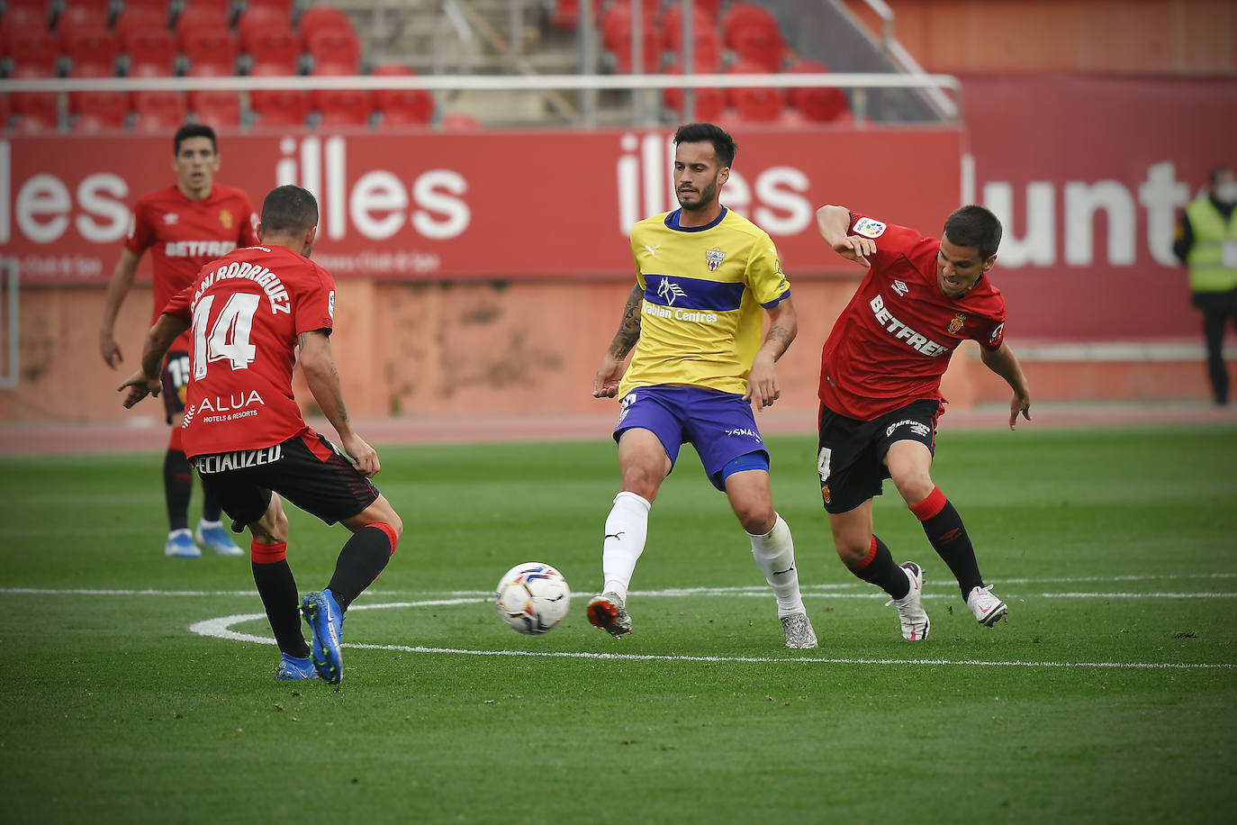 Fotos: Derrota de la UD Almería en el Visit Mallorca Estadi