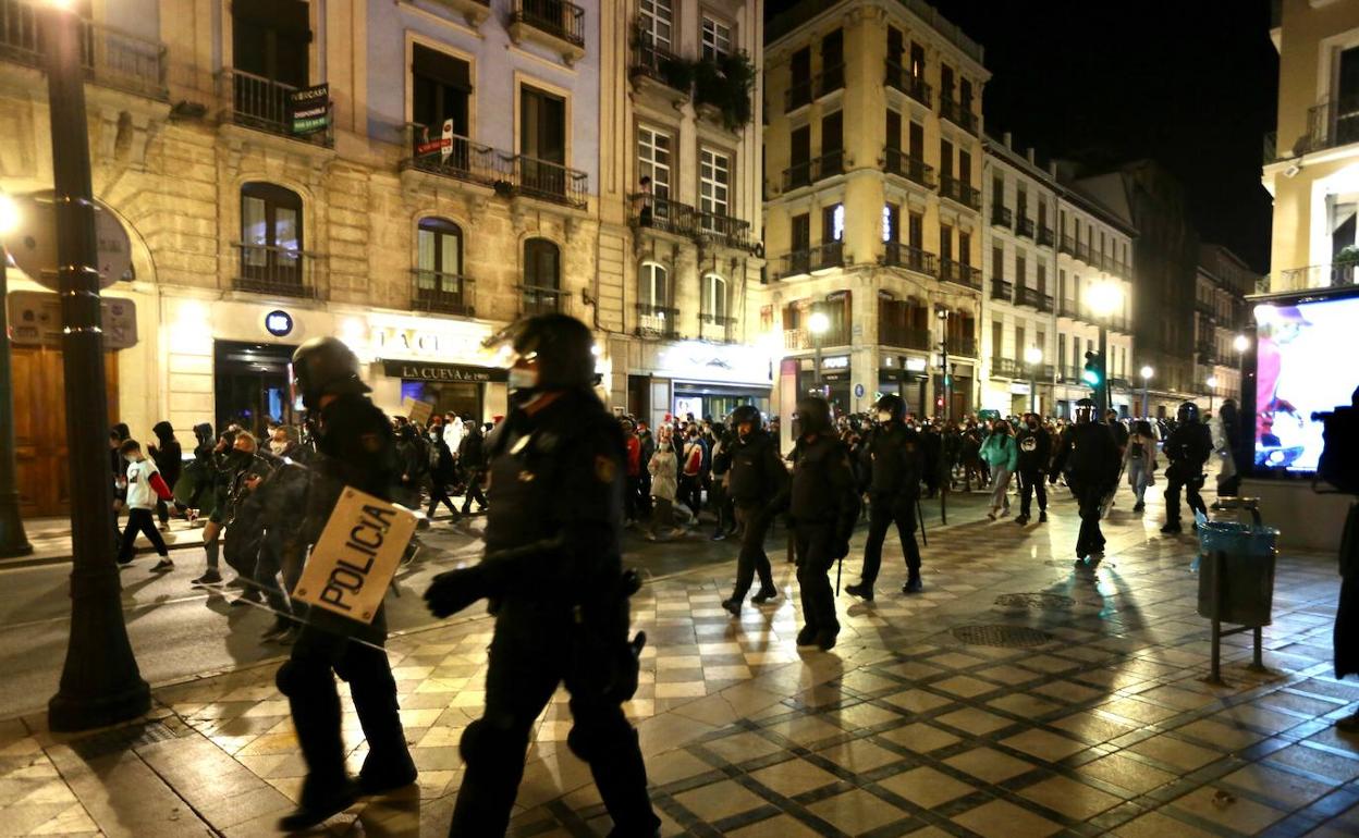 Luis Salvador valora la actuación policial frente al intento de «antisistemas» de «prender fuego» al centro