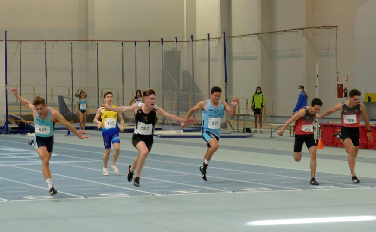 José Luis Jiménez se hace con el triunfo en los 60 metros lisos. 