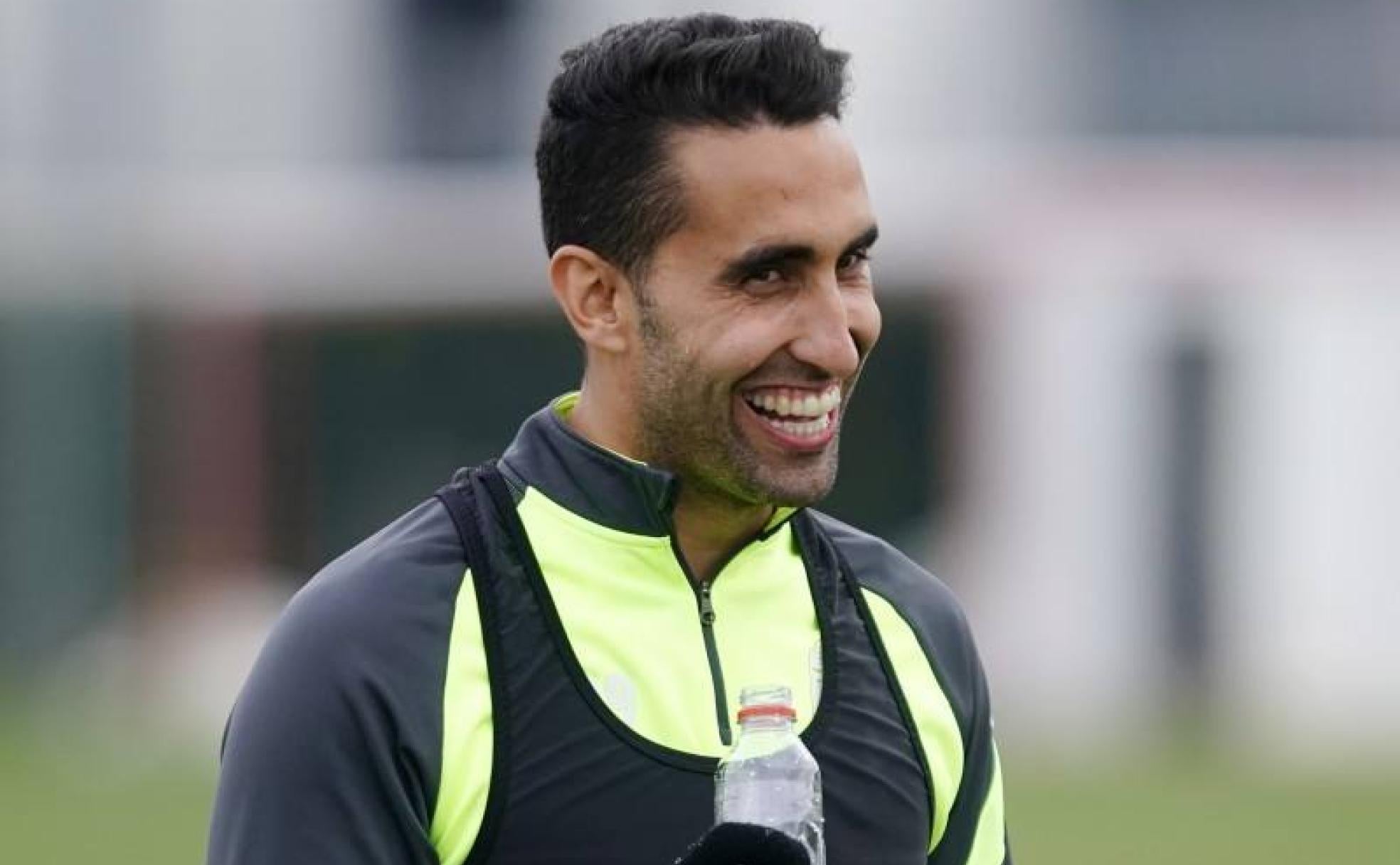 Ángel Montoro bromea, sonriente, durante un entrenamiento del equipo. 