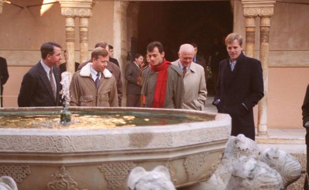 La tripulación del Discovery, en el Patio de los Leones. 