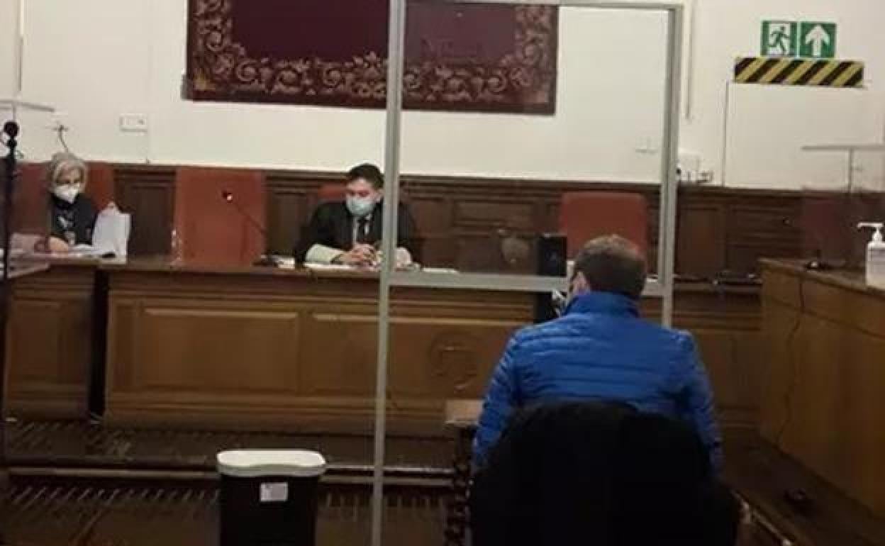 Condenado a inhabilitación el exalcalde de Castril por usar el móvil municipal para fines personales