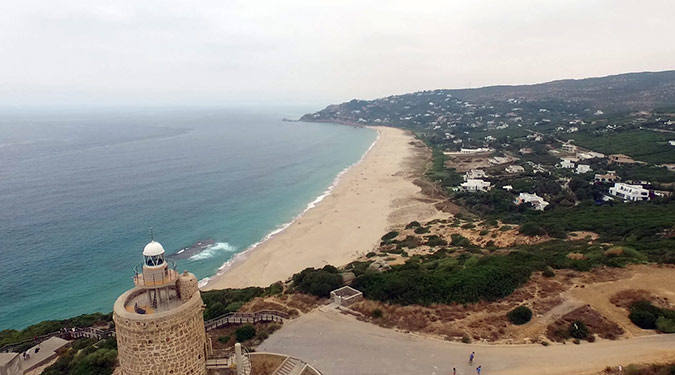 La playa de los Alemanes, cerca del pueblo de Zahara de los Atunes (Cádiz), es muy extensa, con 1.500 metros y una anchura media de 50 metros. Se caracteriza por ser tranquila, ya que no suele estar especialmente masificada, y por su arena fina y agua cristalina.