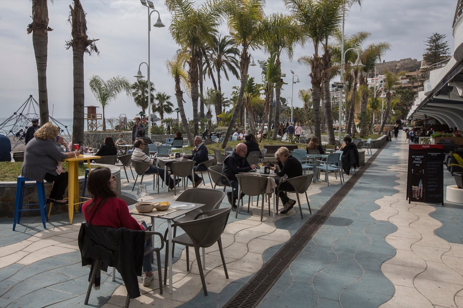 Motril, Salobreña y Almuñécar congregan a los granadinos que aprovechan el relajamiento de las restricciones de la pandemia 