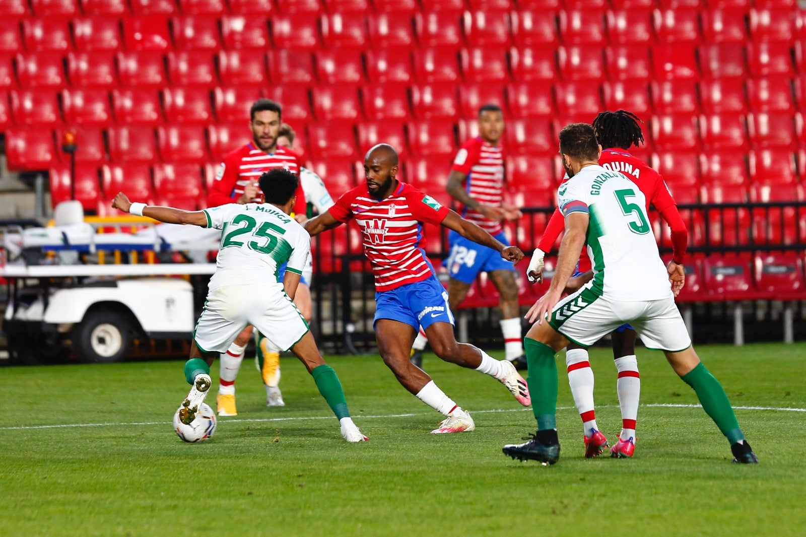 Fotos: Las mejores imágenes del Granada-Elche