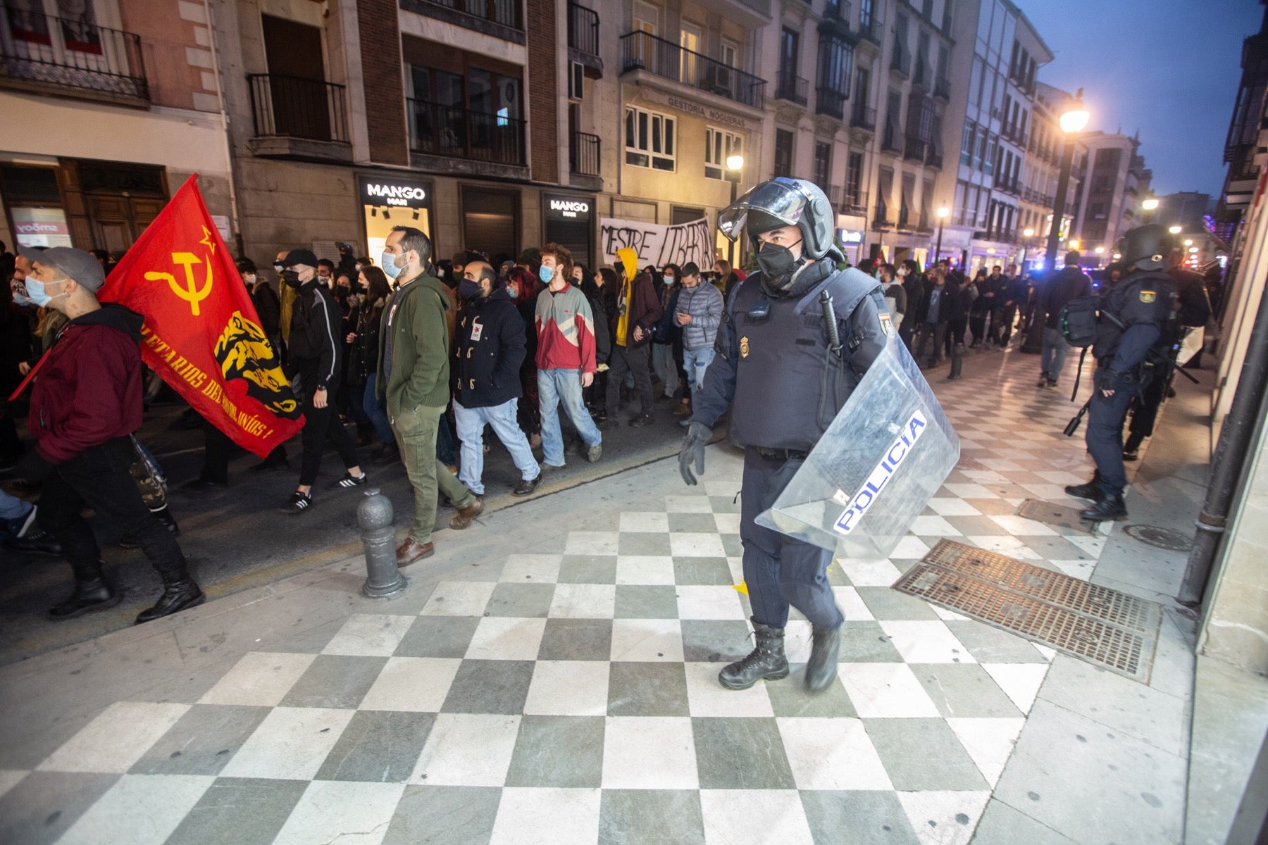 Manifestación entre Puerta Real y la Subdelegación del Gobierno.