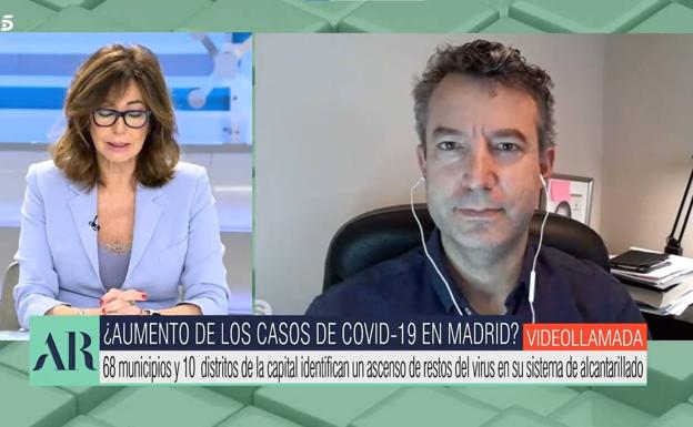 El doctor César Carballo advierte: «Si relajamos medidas ahora, tendremos una cuarta ola y perderemos el verano»