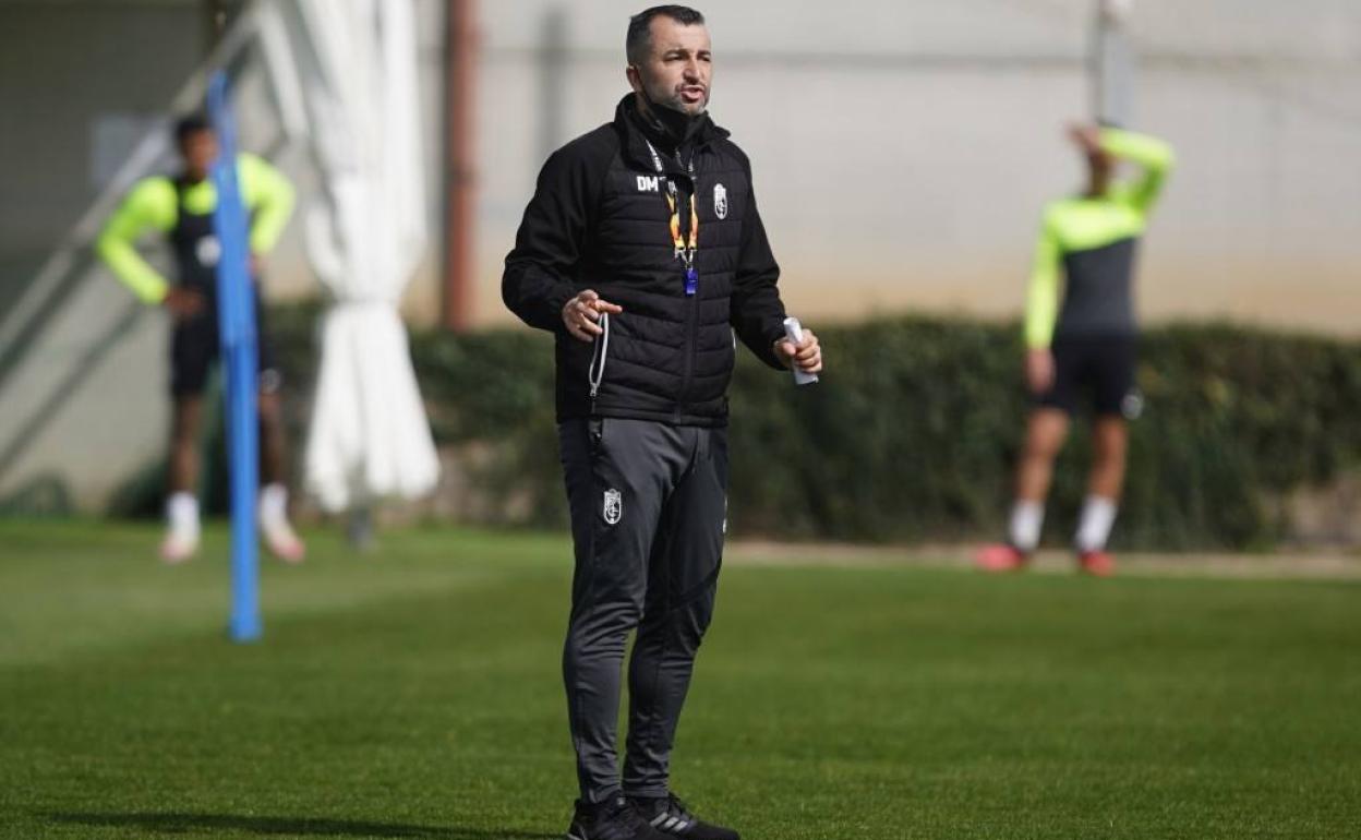 Diego Martínez dirige una sesión de entrenamiento esta semana en la Ciudad Deportiva. 