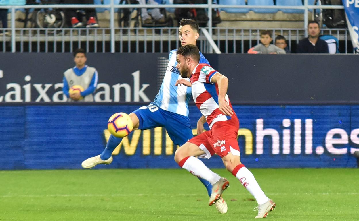Quini jugó casi siempre de lateral izquierdo en el año del último ascenso a Primera del Granada. 