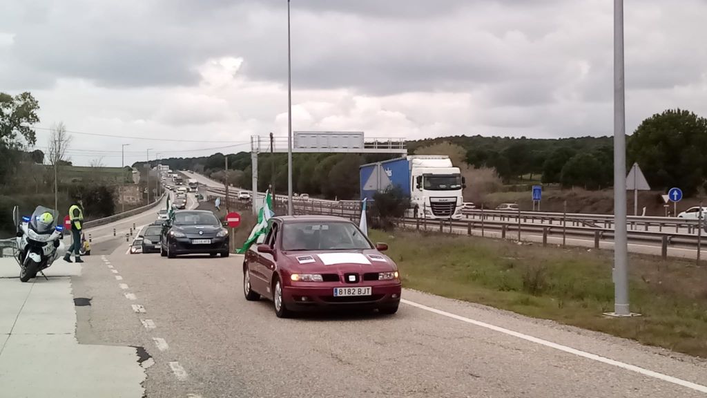 Las plataformas de la provincia convocantes expresan su malestar al no dejarles parar en Santa Elena, lo que habría cortado el tráfico en la A-4