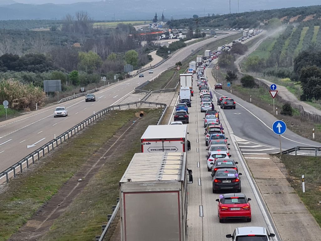 Las plataformas de la provincia convocantes expresan su malestar al no dejarles parar en Santa Elena, lo que habría cortado el tráfico en la A-4