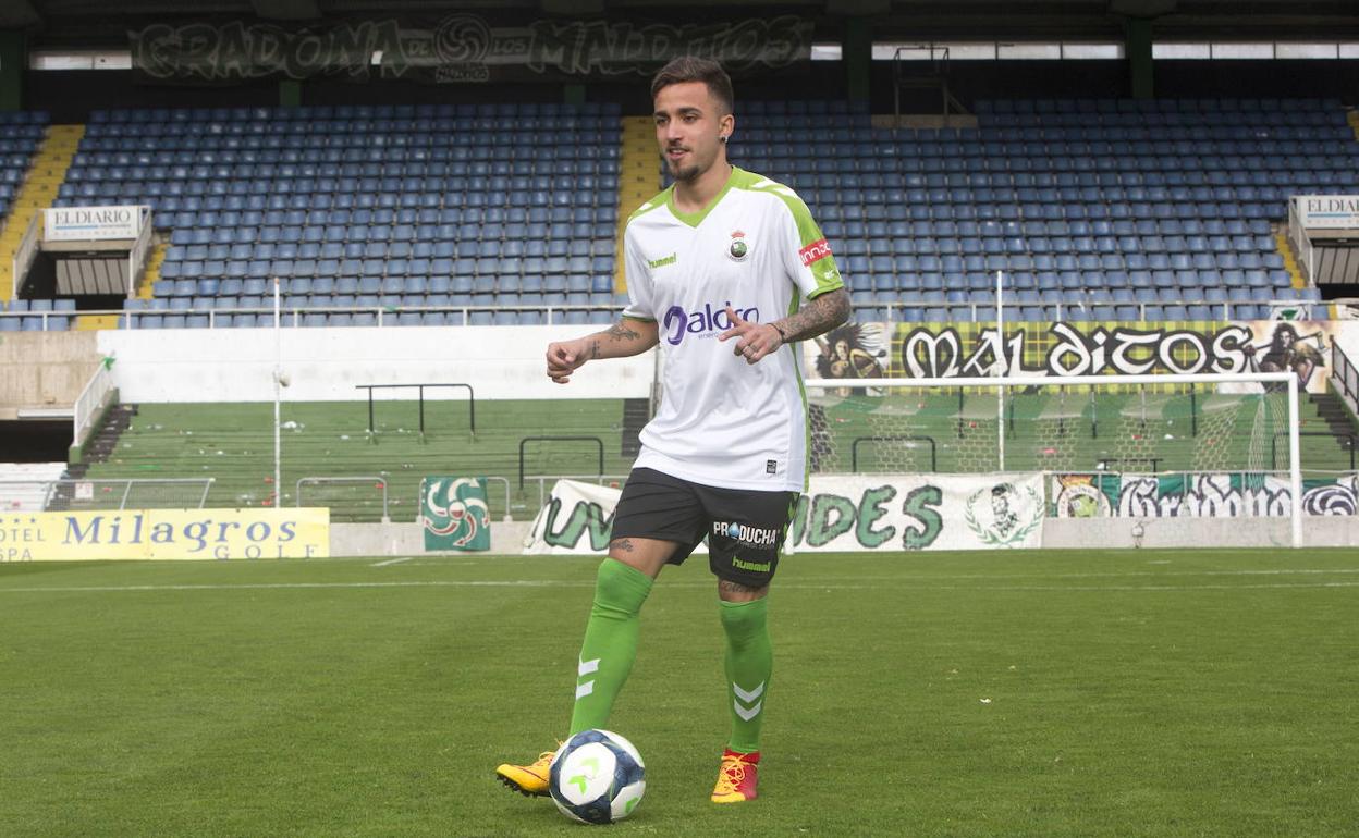 Franco Acosta, en su presentación con el Racing. 