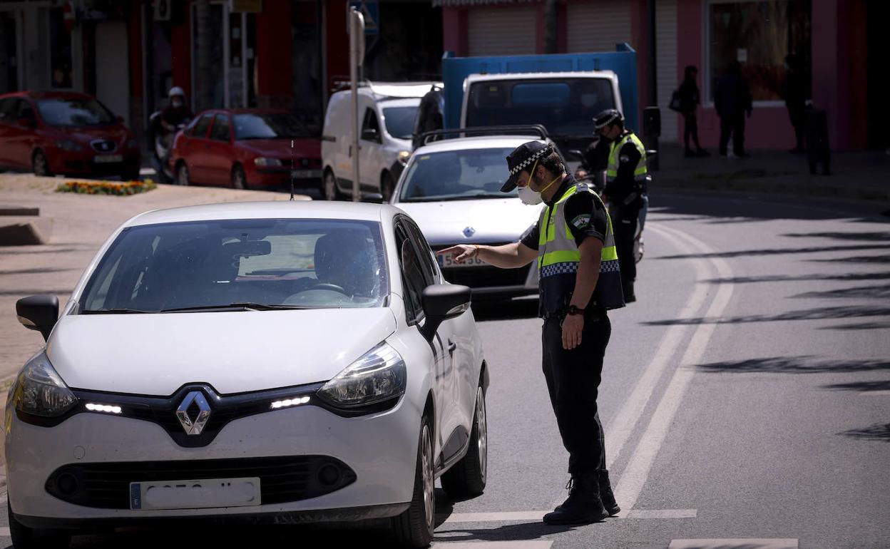 Sindicatos de la Policía Local de Motril denuncian que no cobran desde hace cuatro meses los servicios que presta en Torrenueva