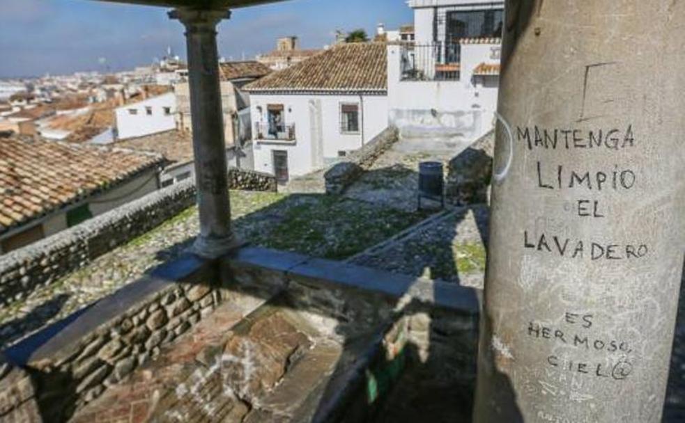 La pintada dice:«Mantenga limpio el Lavadero».