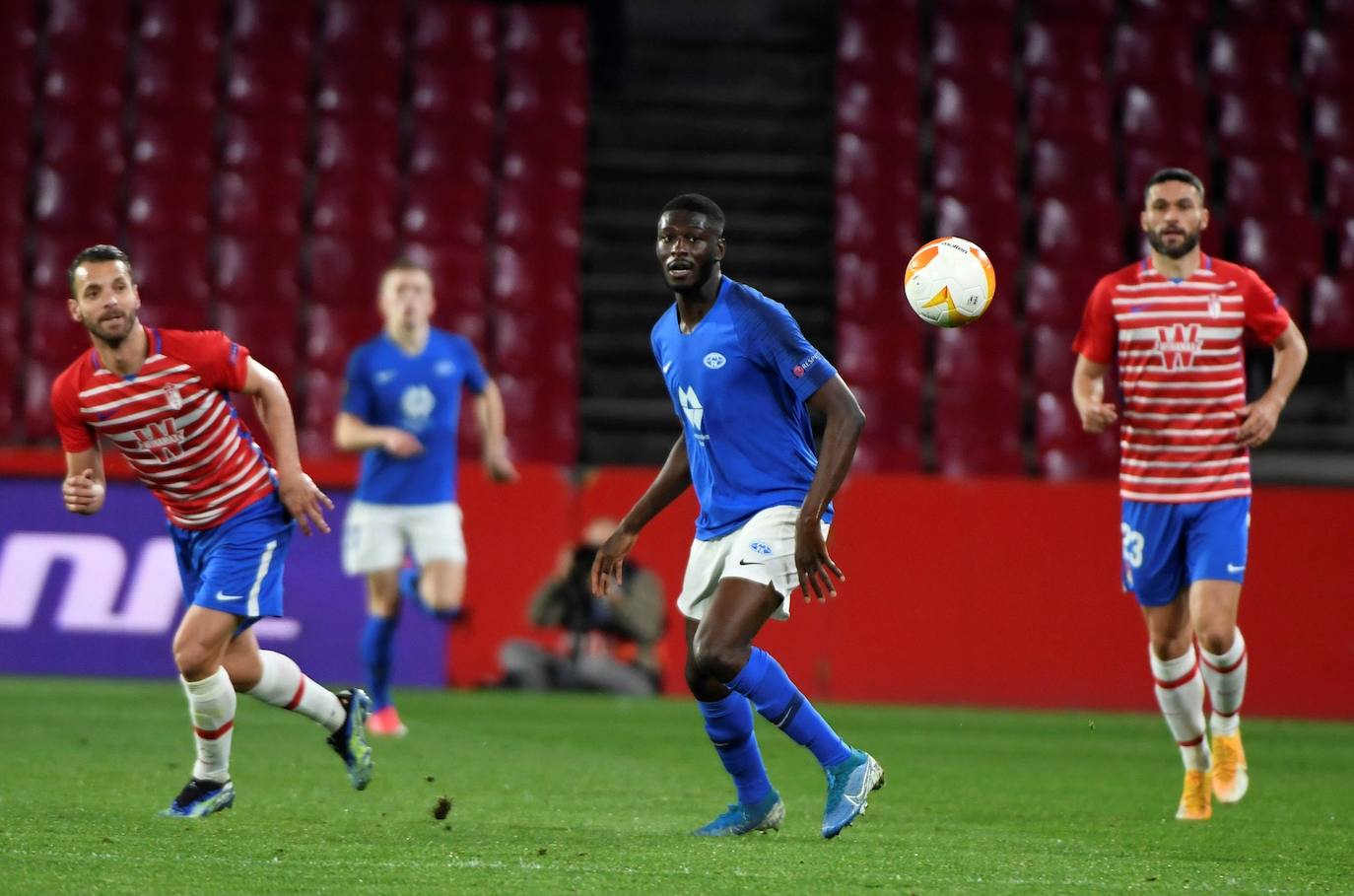 Fotos: Las mejores imágenes del partido Granada-Molde de Europa League