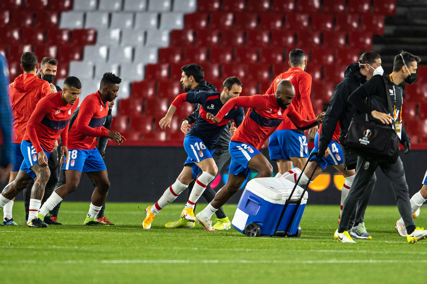 Fotos: Las mejores imágenes del partido Granada-Molde de Europa League