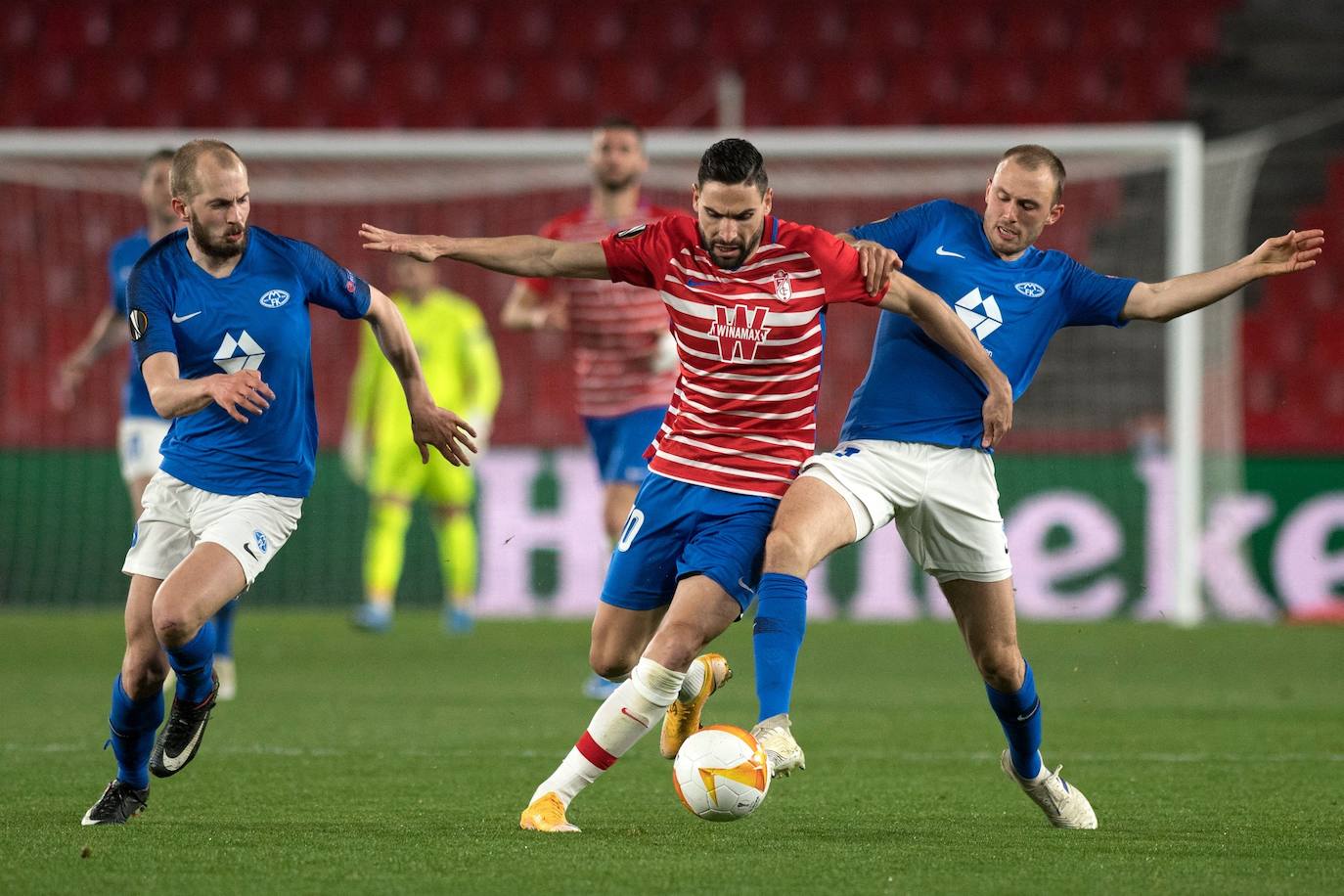 Fotos: Las mejores imágenes del partido Granada-Molde de Europa League