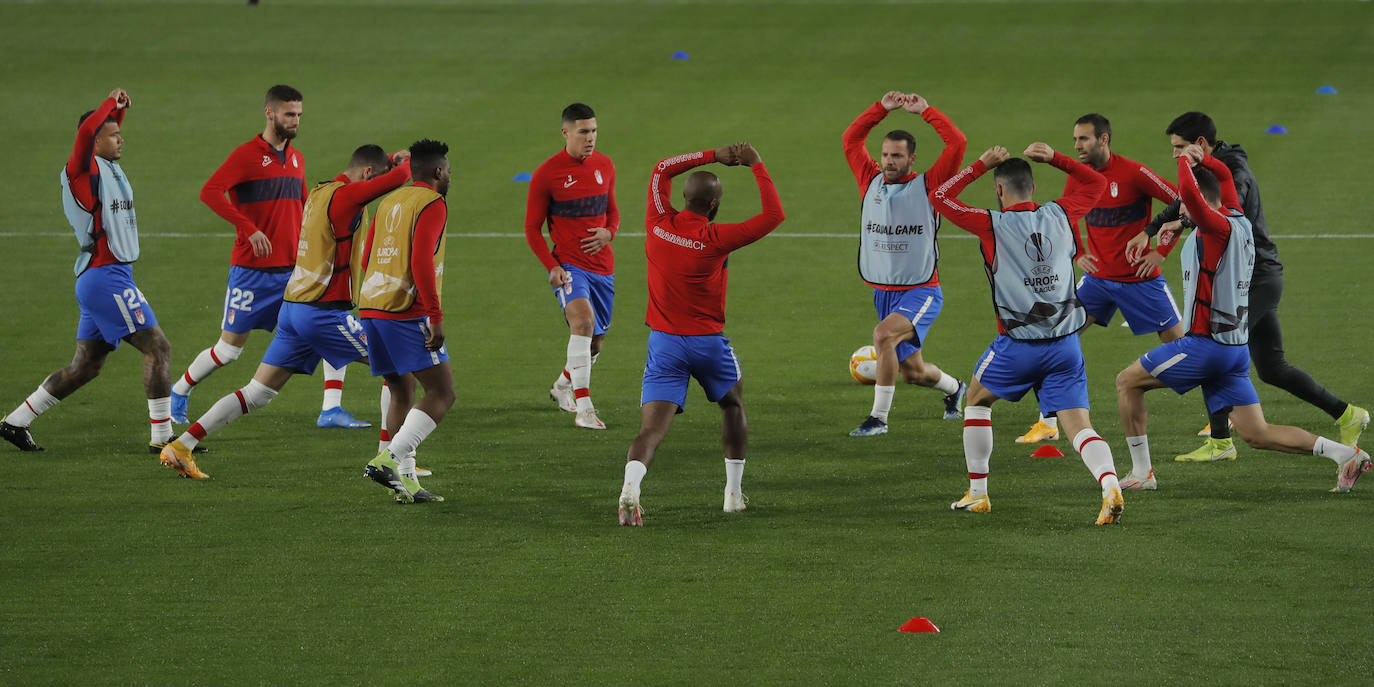 Fotos: Las mejores imágenes del partido Granada-Molde de Europa League