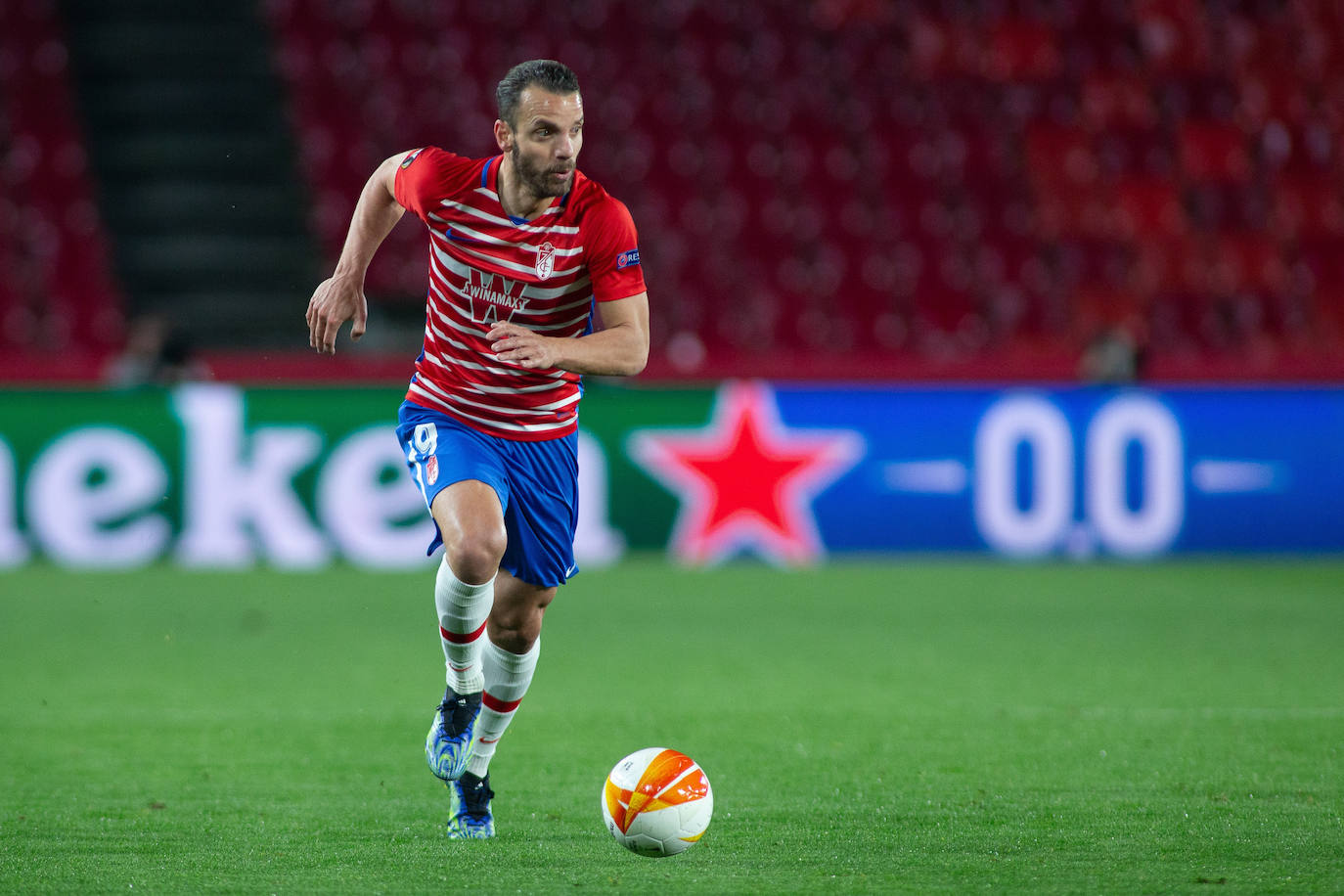 Fotos: Las mejores imágenes del partido Granada-Molde de Europa League