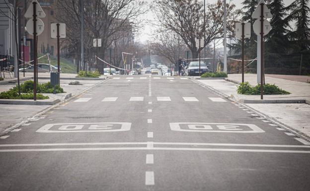 Imagen principal - Las nuevas calles de Beiro junto a los edificios en construcción.