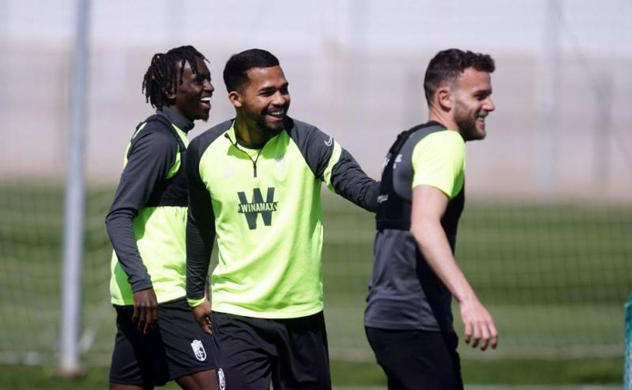 Quina, Yangel Herrera y Quini si está disponibles. 