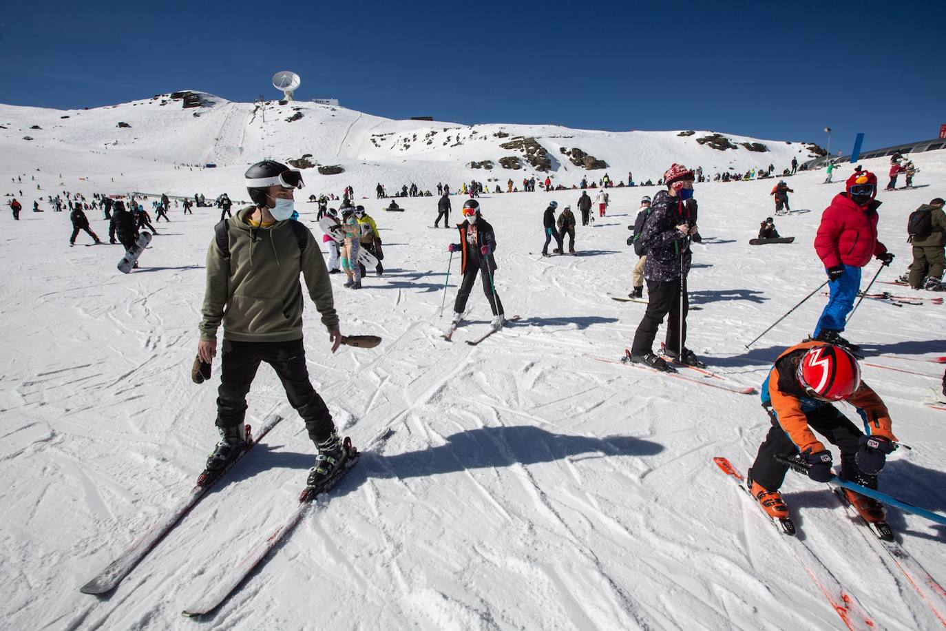 La ocupación hotelera en la estación de esquí se queda bajo mínimos entre semana en un 15% y el sábado y el domingo llega hasta un 30%