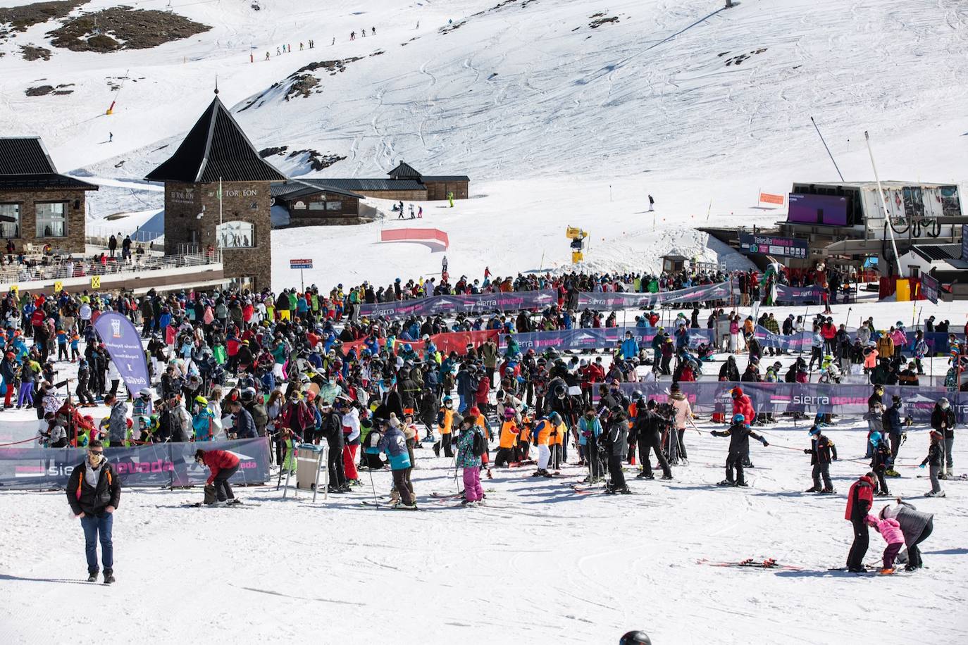 La ocupación hotelera en la estación de esquí se queda bajo mínimos entre semana en un 15% y el sábado y el domingo llega hasta un 30%