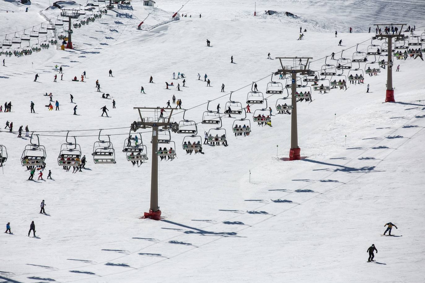 La ocupación hotelera en la estación de esquí se queda bajo mínimos entre semana en un 15% y el sábado y el domingo llega hasta un 30%