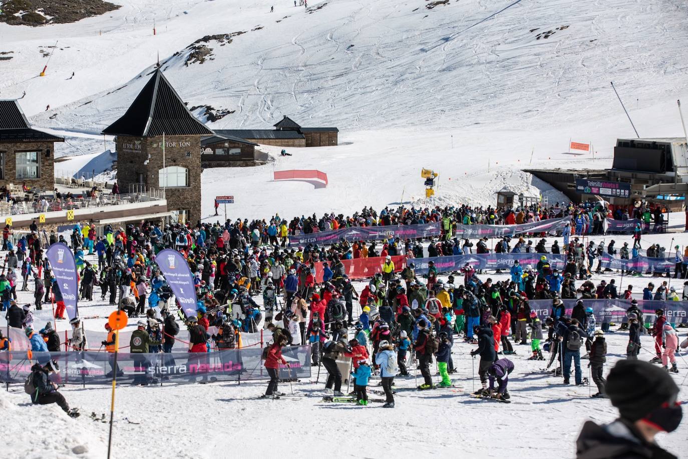 La ocupación hotelera en la estación de esquí se queda bajo mínimos entre semana en un 15% y el sábado y el domingo llega hasta un 30%