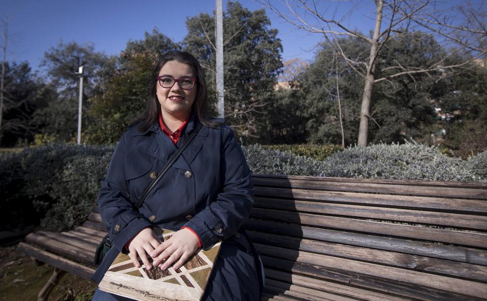Elena Flores, universitaria de la UGR, echa de menos las clases presenciales.