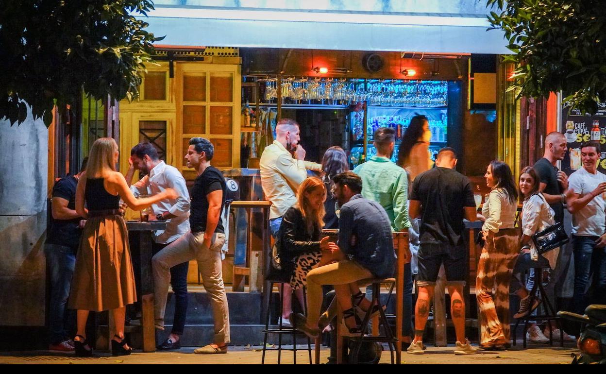 Restricciones en Granada | Hosteleros apuntan a «salvar el tardeo» si la Junta aumenta los horarios comerciales este miércoles