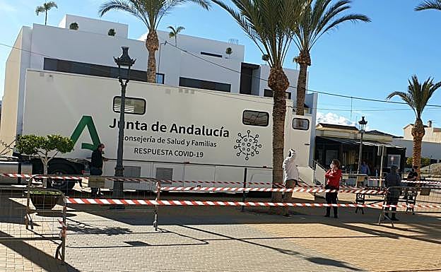 La lista de los municipios de Andalucía que quedarían aislados o cerrarían bares si mantienen la tasa