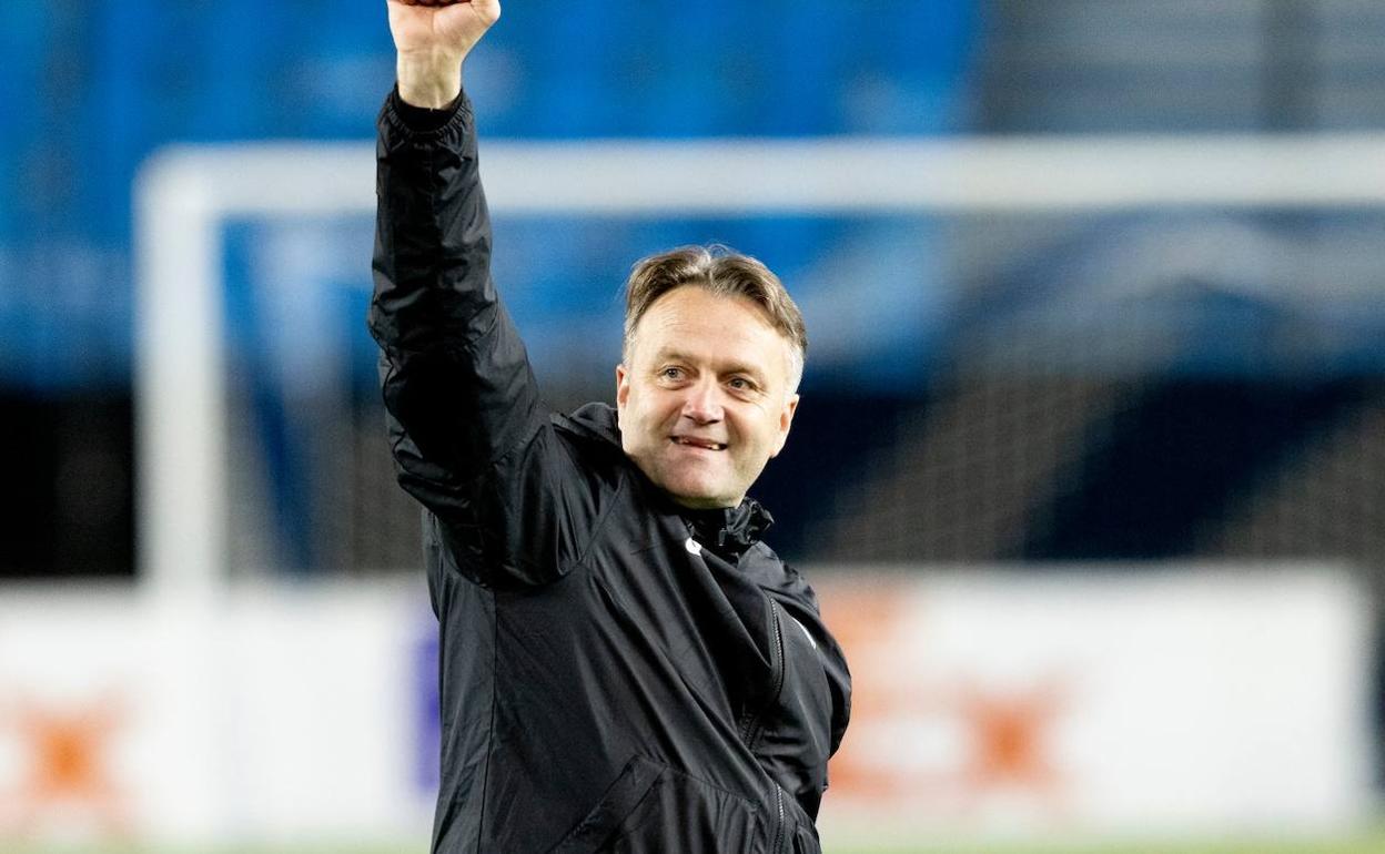 Erling Moe celebra la clasificación de su equipo para los octavos de UEL. 