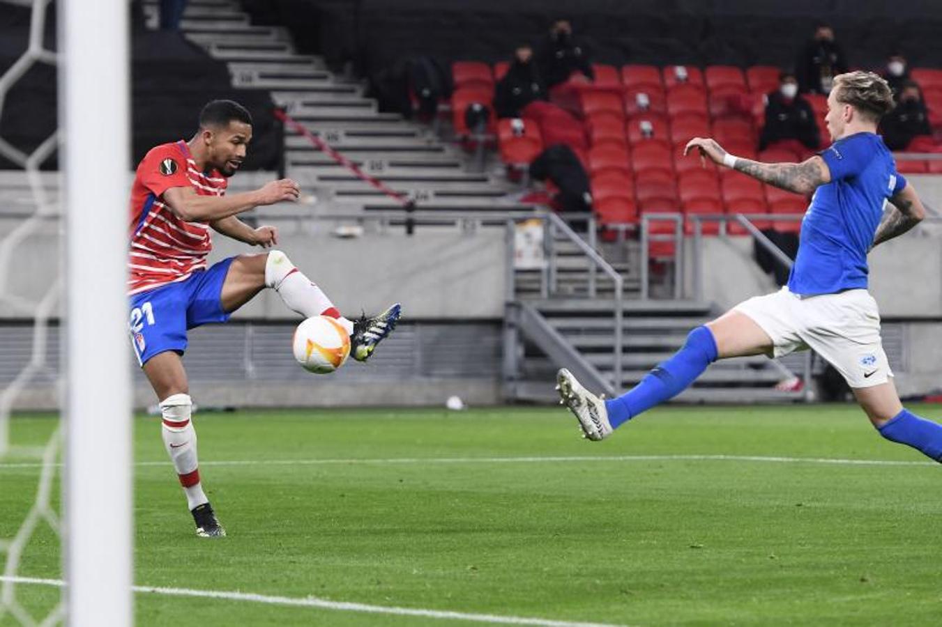 Fotos: Las mejores del Molde-Granada en el estadio Puskas de Budapest