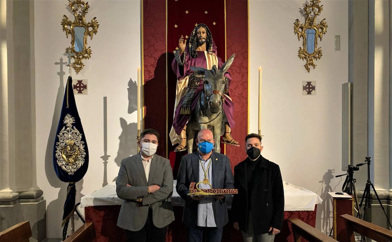 Presentación de la jáquima de la borriquilla del Cristo de la Entrada en Jerusalén. 