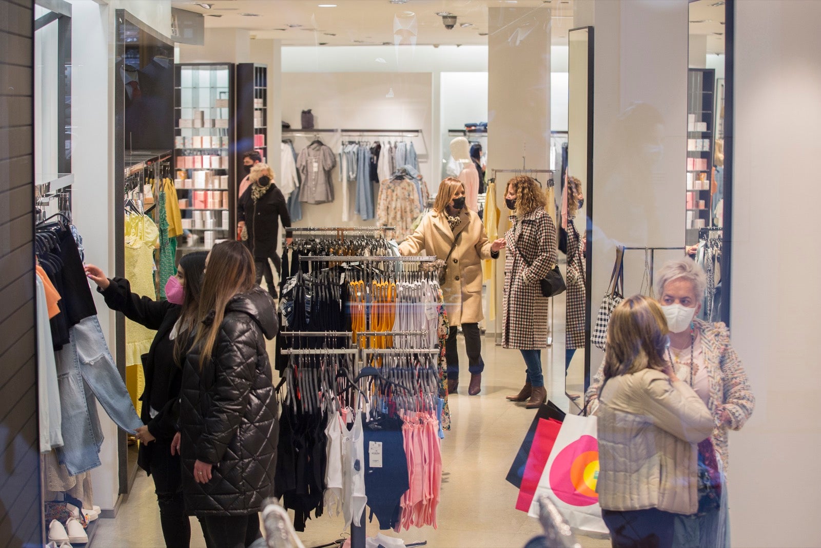 Las calles del centro, muy concurridas con los nuevos horarios comerciales y de hostelería.