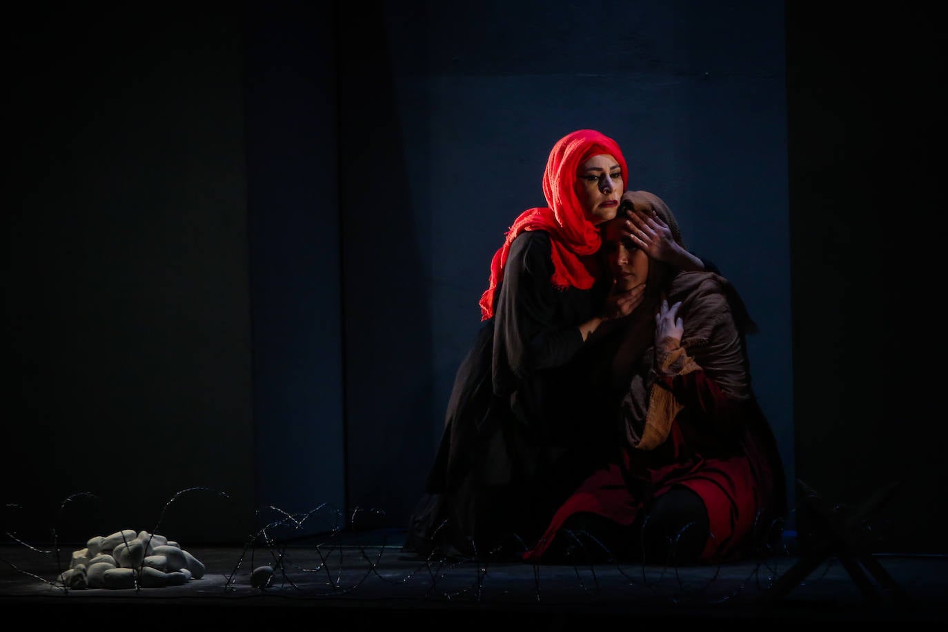 Un momento de la tragedia en el teatro Isabel la Católica.