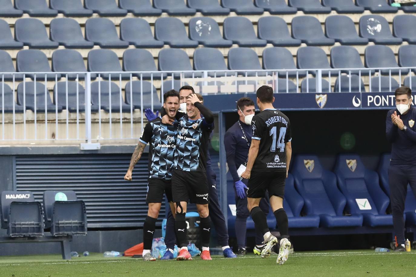 Fotos: Las mejores imágenes del triunfo del Almería en Málaga