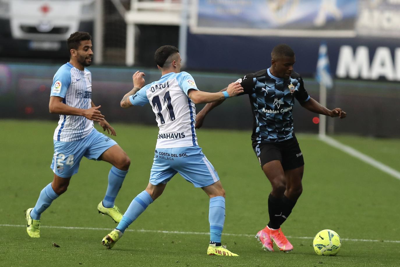 Fotos: Las mejores imágenes del triunfo del Almería en Málaga